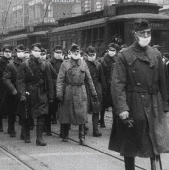 soldats canadiens defilant avec le masque en 1919 grippe esopagnole Photo grandquebe com